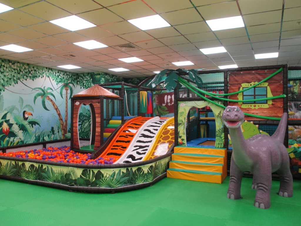 Динозавры - одна из самых популярных тематик в детских центрах.