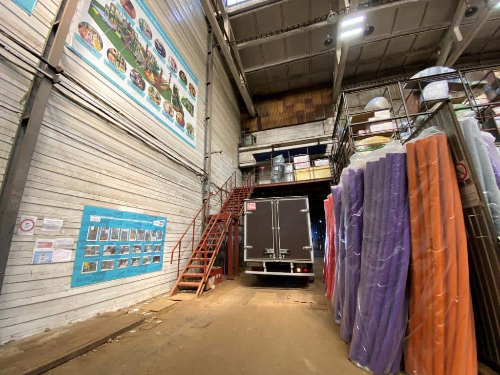 Склад компании Авира, заезд на погрузку