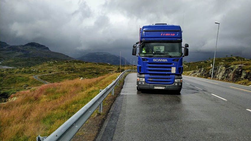 Фура с развлекательным оборудованием едет из Перми в Норвегию