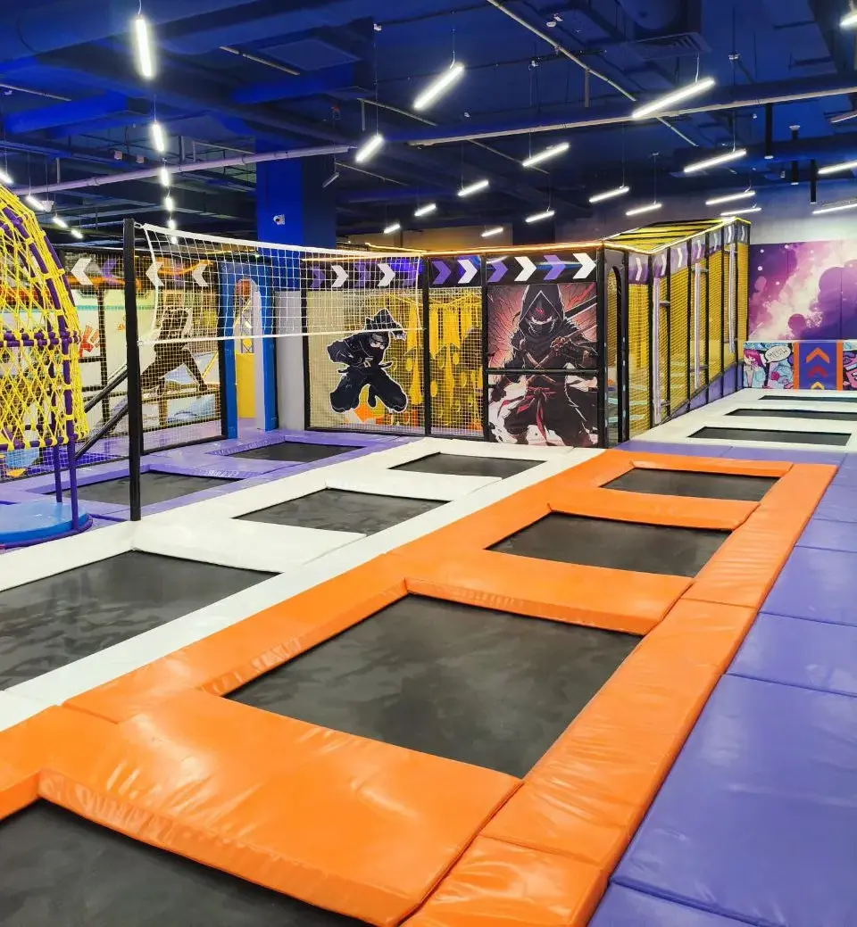 [12] В Самаре открылся развлекательный центр «Дримикс» — 850 м² космического киберпанка