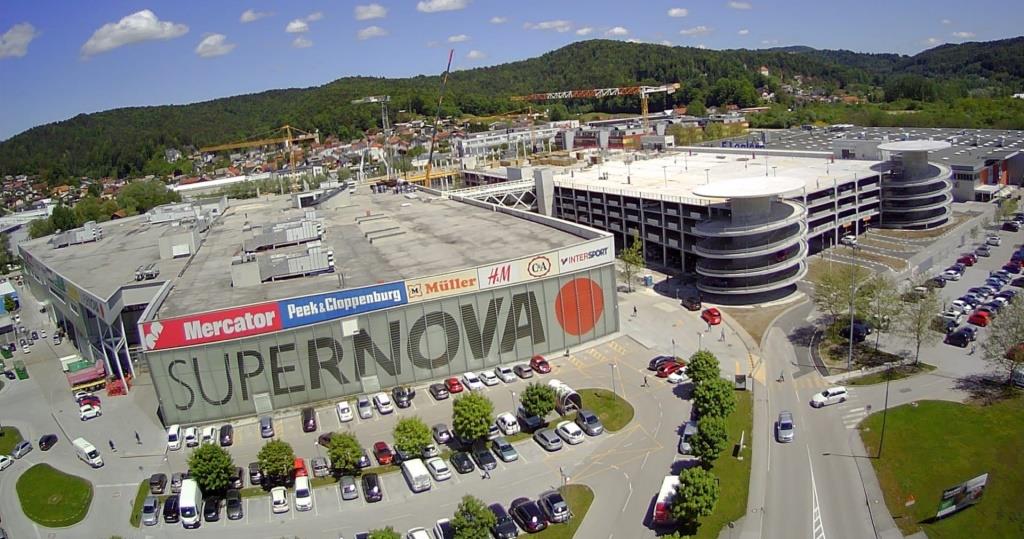Рестопарк в торговом центре Supernova Ljubljana Rudnik. Рестопарк в торговом центре Supernova Ljubljana Rudnik.