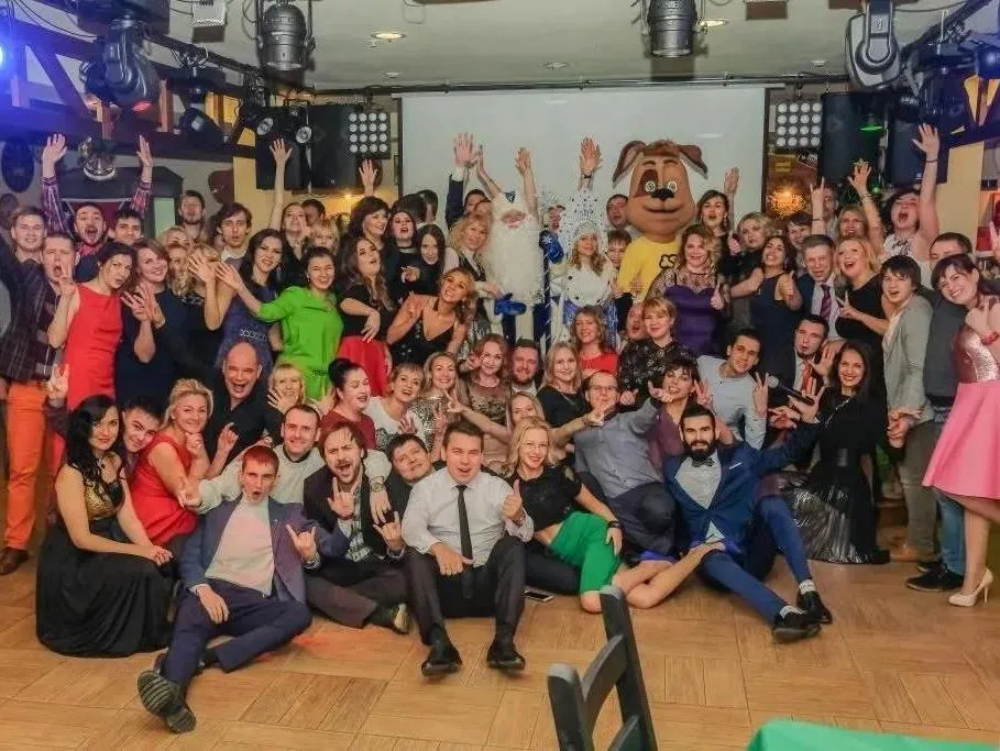 Поздравление милых дам в компании Авира для профессионалов своего дела.