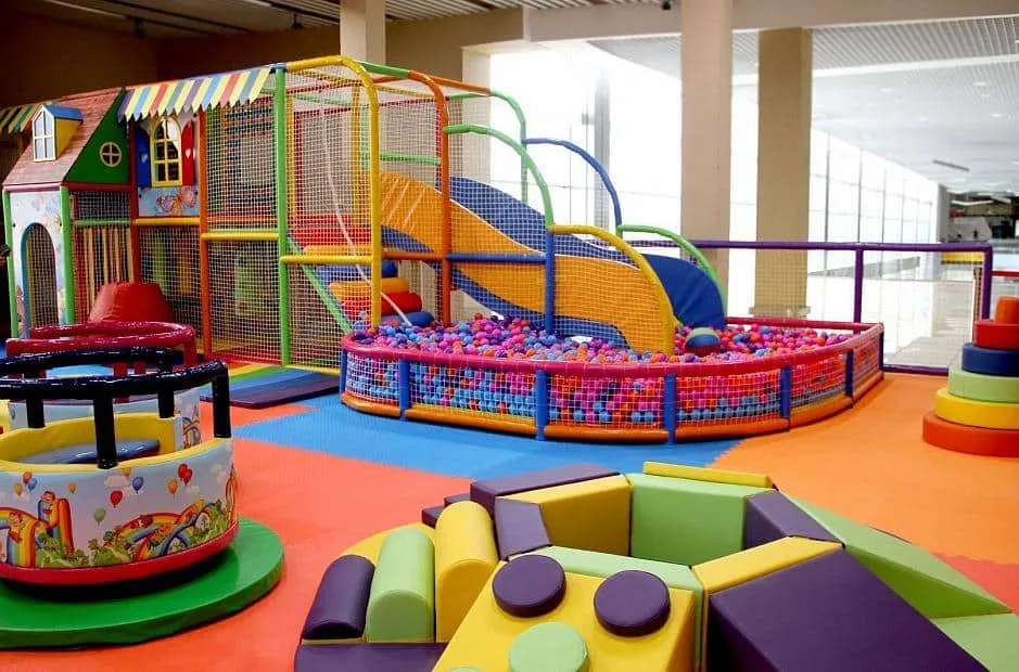Игровая комната для детей в аэропорту Кольцово заказана у компании Авира.