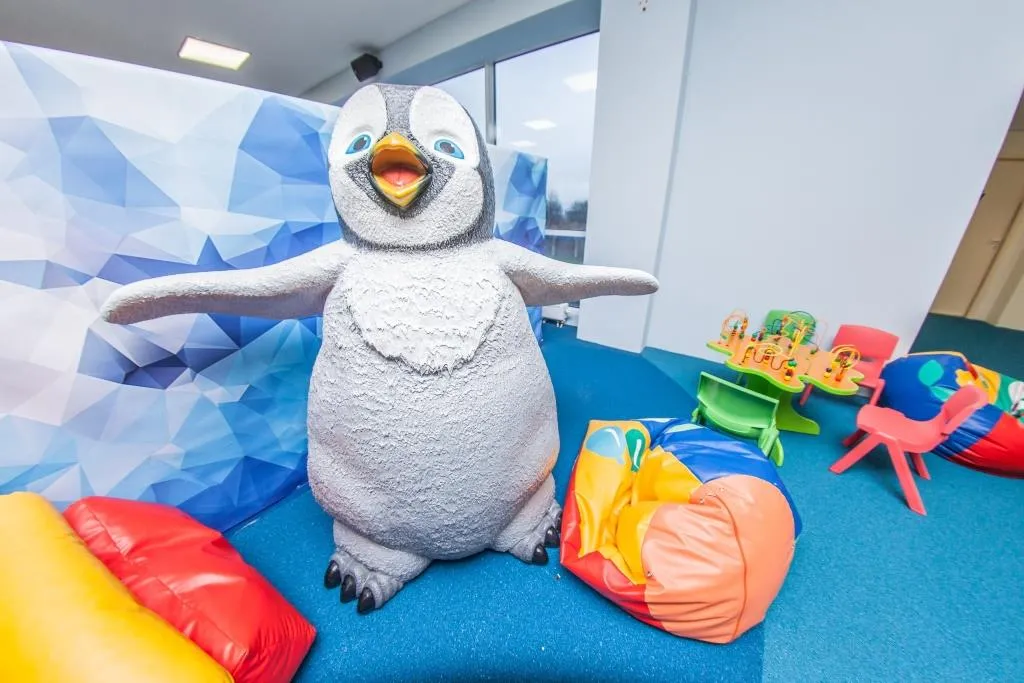 Стеклопластиковая фигура пингвин для развлекательного центра Лоло Парк.