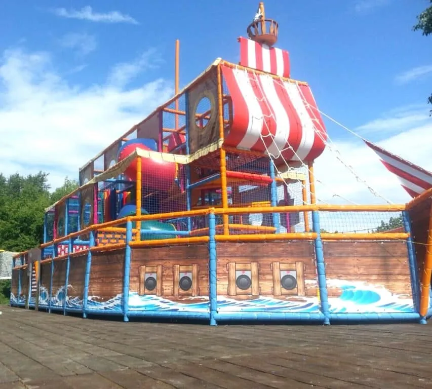 Лабиринт игровой в морском стиле в виде корабля.