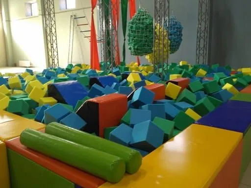 В Башкортостане построен самый большой парк с ниндзя-квестом Поролоновая яма от Авира в развлекательном парке Лето.