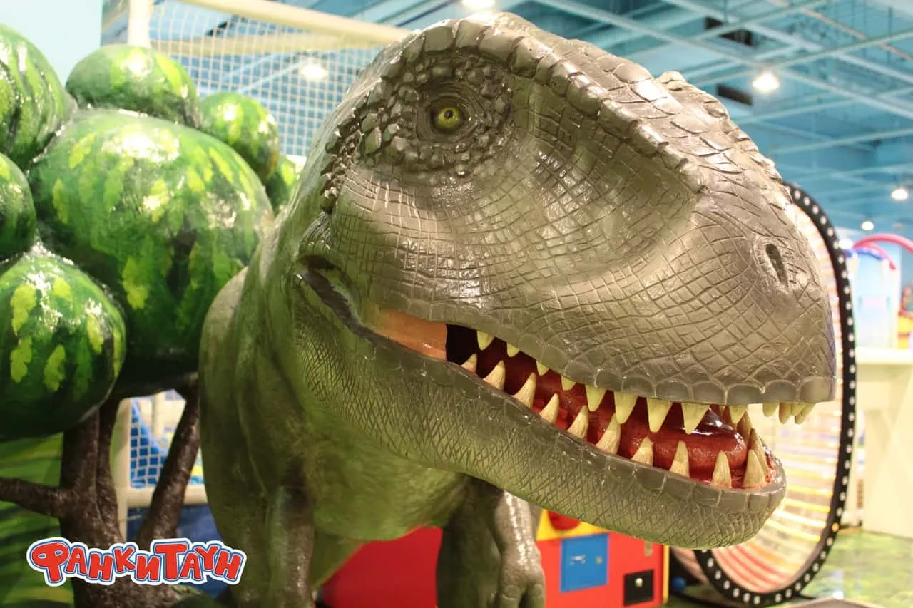 Стеклопластиковая фигура динозавр для развлекательного центра Фанки Таун.